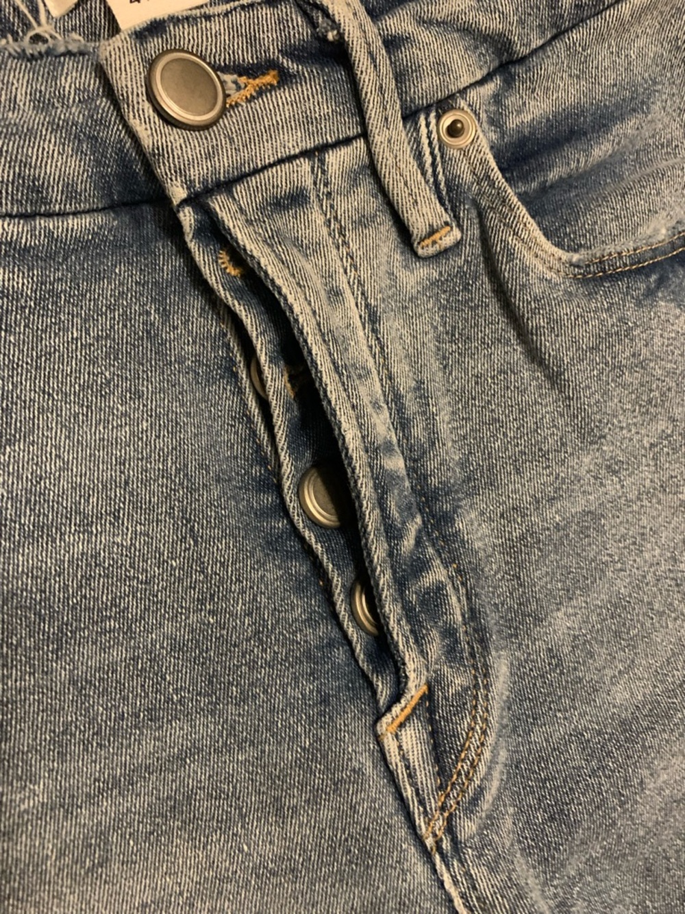 Good American Light Wash Skinny Jeans - Picture 5 of 8